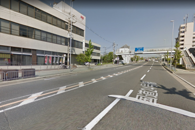 「伏見郵便局」前