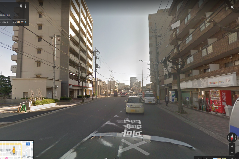 交差点北入ル東側・宝くじ売り場「キーゾーン高倉塩小路」向側