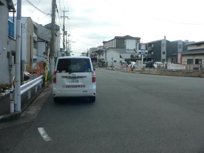 竹田街道毛利橋交差点上ル東側・京都新聞「伏見西販売所」前