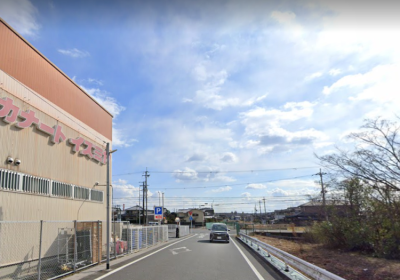 デイリーカナート・イズミヤ羽束師店西側出入口付近