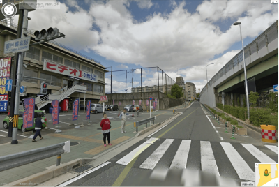 外環観月橋交差点上ル西側・ビデオワン「観月橋店」前