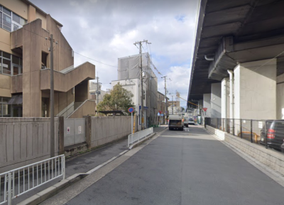 深草小学校非常口付近