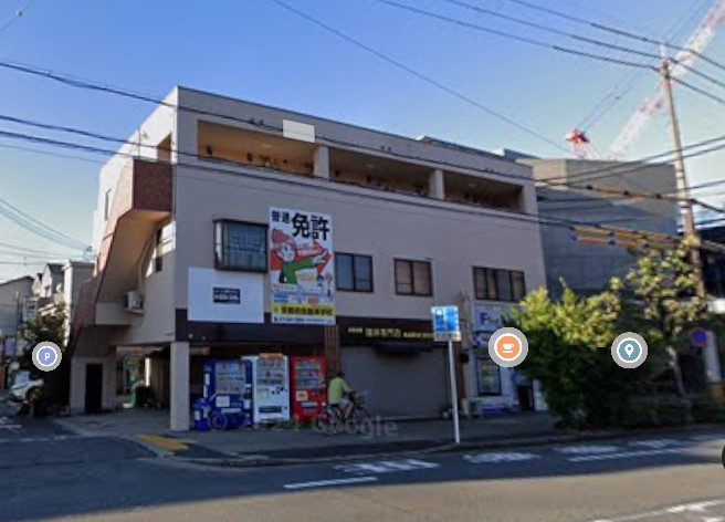 深草学舎向側・喫茶「マーチブラウン」前